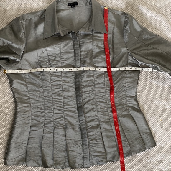 Vintage “Piano” metallic silver button down, 3/4 length sleeves, fitted, pleats - Picture 8 of 14